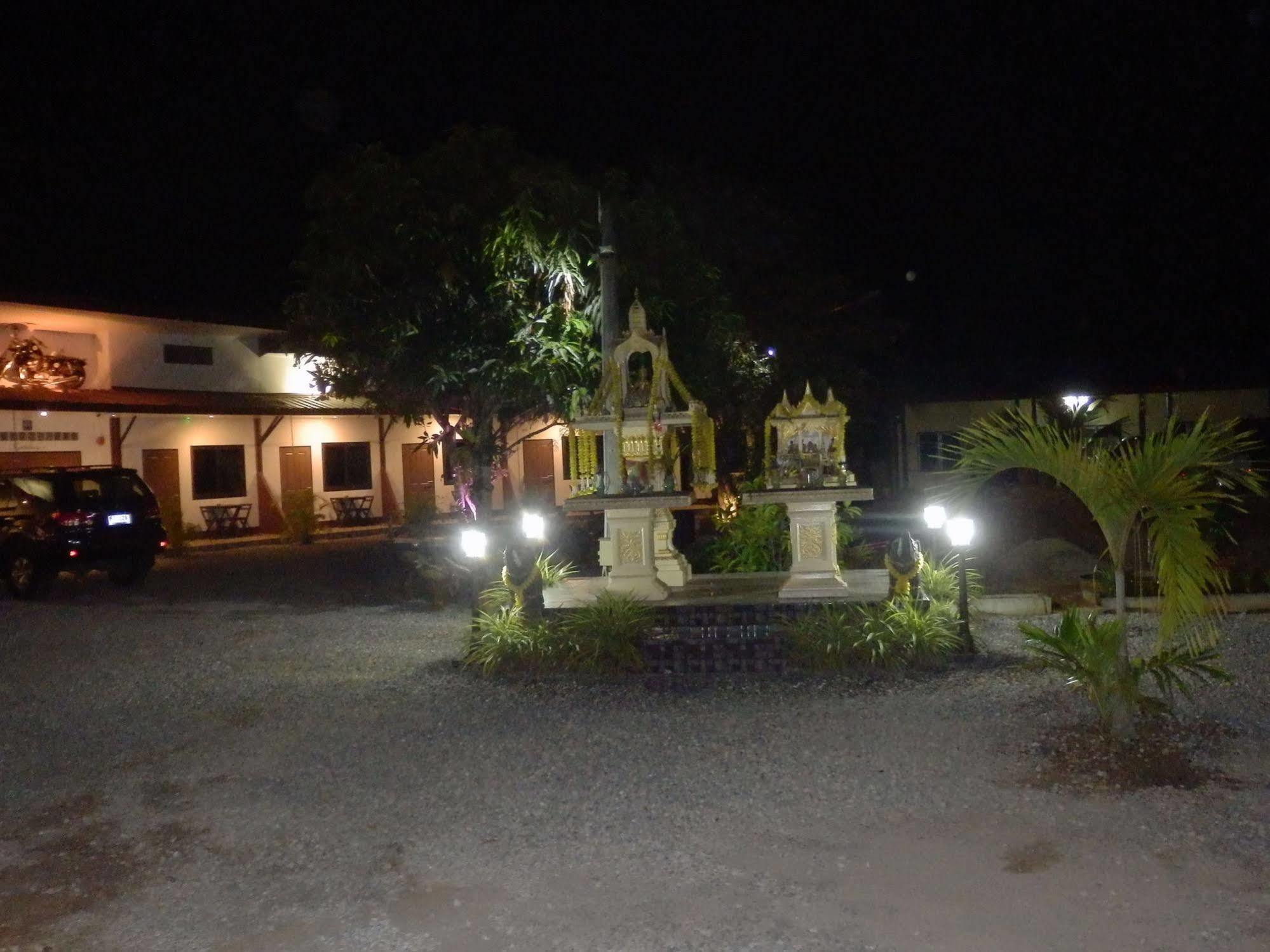 เควิน รีสอร์ต Motel แม่พิมพ์ ภายนอก รูปภาพ