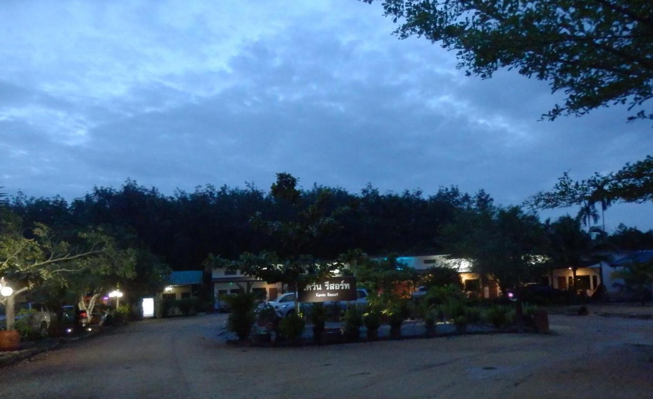 เควิน รีสอร์ต Motel แม่พิมพ์ ภายนอก รูปภาพ